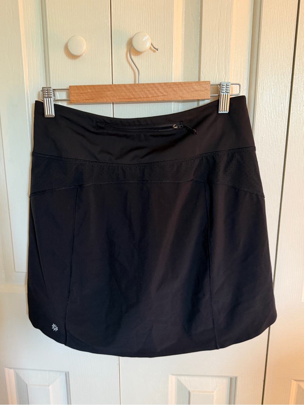 4 Athleta Black Run-With-It Skorts